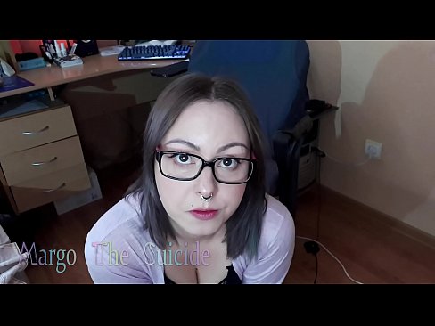 ❤️ Eynəkli Seksual Qız Kamerada Dildosunu Dərindən Əyir ❤️ Sikişmə bizdə